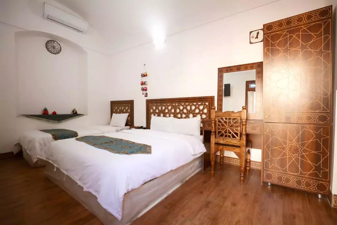 Alibaba https://cdn.alibaba.ir/ostorage/hotel-accommodation-images/6819b9d9f6e8766ef96f5217_سه تخته دبل سینگل 2.webp